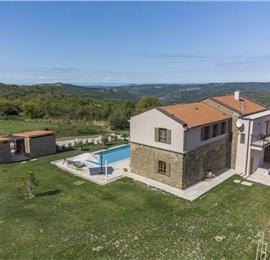 5 bedroom villa with heated pool near Momjan, Istria, sleep 12